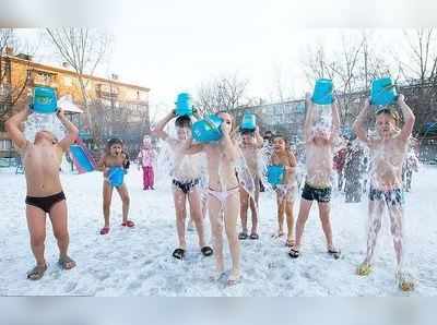 સ્કૂલના સિલેબસમાં અનોખો વિષય! કપડા કઢાવી વિદ્યાર્થીઓ પર રેડવામાં આવે છે બરફનું પાણી