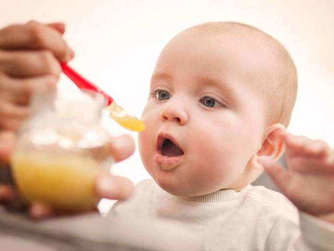 नवजात बाळाला काय खाऊ घालावे?