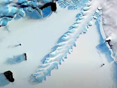 अंटार्कटिका में बर्फ के ऊपर दिखाई दी अजीब सी चीज, नासा के वैज्ञानिक भी हैरान