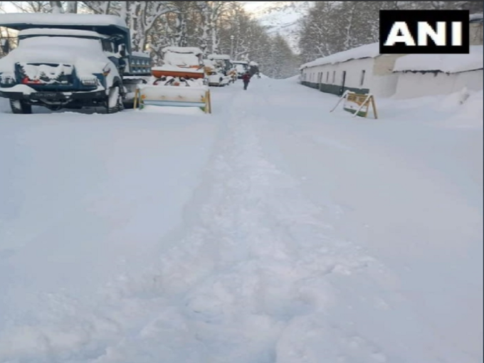 हिमाचल प्रदेश: बर्फबारी के कारण राष्ट्रीय राजमार्ग 3 ब्लॉक