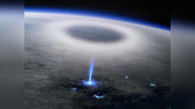 Blue Jet: बादलों के पार, अंतरिक्ष से दिखी धरती पर कड़कती बिजली, दुर्लभ नजारे का क्या असर मुमकिन?