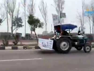 इस किसान ने कृषि बिलों का जताया अनूठा विरोध, पंजाब से उल्‍टा ट्रैक्‍टर चलाते हुए पहुंच गया  दिल्‍ली