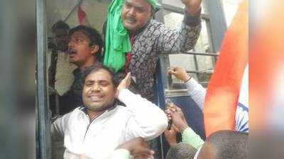 किसान आंदोलन को लेकर वाराणसी तक प्रदर्शन, पुलिस ने की गिरफ्तारी