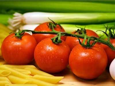 Tomatoes side effects: लिमिट में खाएं टमाटर, किडनी में स्टोन और जोड़ों में दर्द बढ़ा सकता है इसका अधिक सेवन