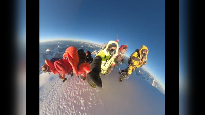 K2 Video: दुनिया की दूसरी सबसे ऊंची चोटी पर नेपाली पर्वतारोहियों ने रचा इतिहास, देखें ऐतिहासिक वीडियो