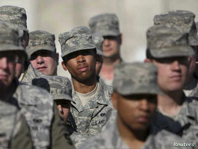 अमेरिकी सेना में समलैंगिकों पर लगे प्रतिबंधों को हटा सकते हैं जो बाइडेन
