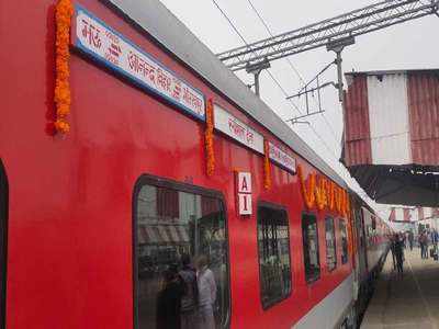 Indian Railways News: पूर्व नौकरशाह ने की सिफारिश, रेल मंत्रालय ने उनके घर तक चलाई ट्रेन