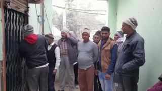 Bihar News: धान का पैसा नहीं मिलने से नाराज किसानों ने बैंक में जड़ा ताला, पूरे दिन काम रहा ठप