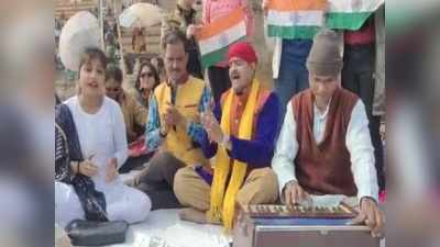 Varanasi News: देशभक्ति के रंग में डूबी काशी, लोकगीत कलाकार सुना रहे वीर सपूतों की गाथा
