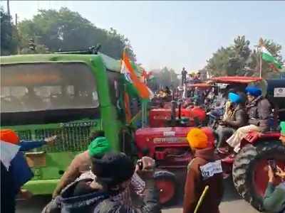Video: દિલ્હીમાં પ્રવેશ્યા બાદ ખેડૂતોએ ટ્રેક્ટરથી બસ પલટવાનો પ્રયાસ કર્યો 