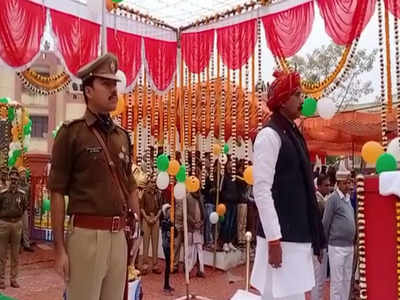 Ballia News: गणतंत्र दिवस पर स्पीच...स्वतंत्रता दिवस की बधाई देते रहे मंत्रीजी, टोकने पर सुधार