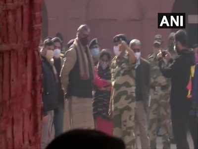 Red Fort Violence : तांडव के बाद लाल किले पहुंचे संस्कृति मंत्री, कहा- अभी मुझे चुप रहने दें