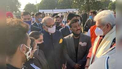 Jammu-Kashmir news: पहली बार पारंपरिक परिधान छोड़, सूट में नजर आए उपराज्यपाल मनोज सिन्हा