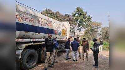 सरकारी डिपो से निकली गाड़ियों से हो रहा था तेल का खेल, हजारों लीटर डीजल सहित एक गिरफ्तार