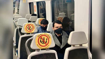मुंबई मेट्रो-३: दिल्ली मेट्रोत बसून देवेंद्र फडणवीसांचा ठाकरे सरकारला चिमटा