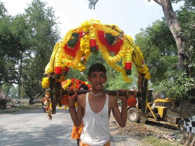 மலைகளை காவடியாக தூக்கி வந்த இடும்பன்