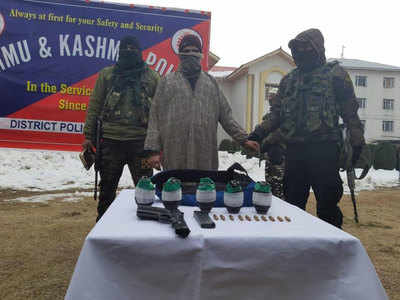 कश्मीरः बांदीपोरा में जैश का आतंकवादी गिरफ्तार, भारी मात्रा में गोला-बारूद बरामद