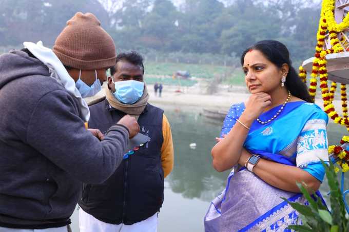 వారణాసిలో కేసీఆర్ ఫ్యామిలీ: గంగాహారతి, ప్రత్యేక పూజలు