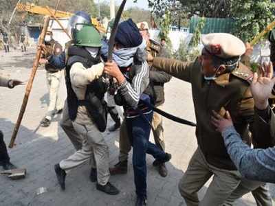 Singhu Border Live: पत्थर, आंसू गैस, पुलिसवाले के हाथ पर मारी तलवार... सिंघु बॉर्डर की आंखों देखी
