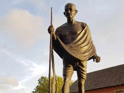 कैलिफोर्निया: डेविस सेंट्रल पार्क में लगी महात्मा गांधी की मूर्ति गिराई गई, उठी हेट क्राइम की जांच की मांग