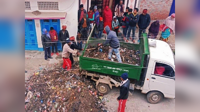 Gorakhpur news : बीजेपी नेता ने सफाईकर्मी को दी गाली, घर के सामने फेंका मिला एक ट्रॉली कूड़ा