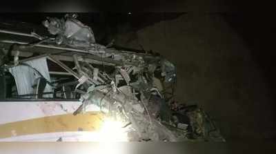 Dausa news : बस- ट्रक में जोरदार भिड़ंत के बाद दोनों वाहन पुलिया के नीचे गिरे, बिहार के 20 से ज्यादा लोग घायल