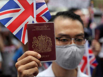 चीन की कार्रवाई के डर से हॉन्ग-कॉन्ग से हजारों लोग ब्रिटेन पहुंचे
