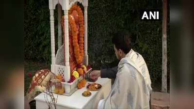 Aam Budget 2021 : बजट पेश होने से पहले अनुराग ठाकुर ने की हनुमान जी की पूजा
