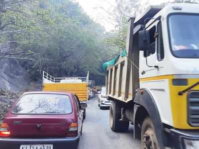 ദുരിതമായി താമരശേരി ചുരം പാതയിലെ യാത്ര; ഗതാഗതക്കുരുക്ക് നിത്യസംഭവം! ബദല്‍പാതയെന്ന ആവശ്യം ശക്തം, വീഡിയോ കാണാം