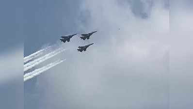 Aero India 2021: बेंगलुरु एयर शो में दुनिया देख रही भारत की ताकत का तेज, देखिए जोश बढ़ाने वाली तस्वीरें