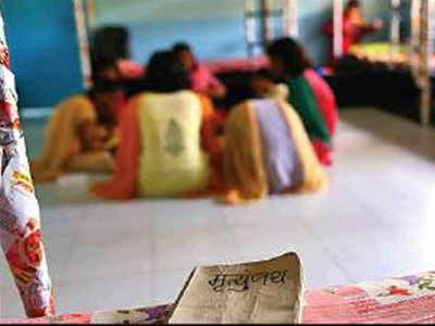 Maharashtra News: HIV पॉजिटिव छात्रों को स्कूल से निकाला, बीड संरक्षक मंत्री के पास पहुंची शिकायत