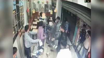 ग्वालियर में बदमाशों ने मचाया उत्पात, दुकान में घुसकर छात्रों की पिटाई, CCTV वीडियो आया सामने
