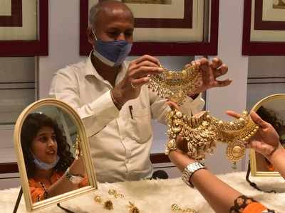 Gold Price Today: লক্ষ্মীবারে সোনা-রুপোর দাম আরও নীচে, জানুন সর্বশেষ আপডেট...