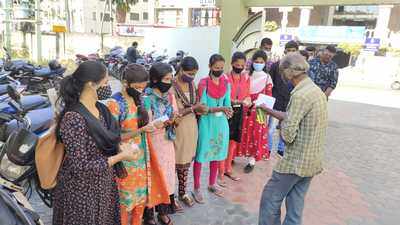 பள்ளிகள் திறப்பு.. முதல் நாளே மாணவர்களை வென்ற மாணவிகள்