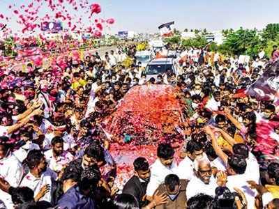 Sasikala in Chennai: ஜெயலலிதா இல்லனா என்ன? எம்.ஜி.ஆர் இருக்காரு; சசிகலா மாஸ் என்ட்ரி!