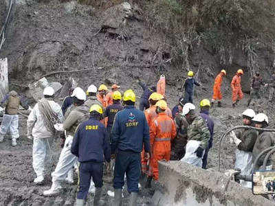 Uttarakhand Flash Flood: उत्तराखंड में अब तक 32 मौतें, रैणी गांव से 4 और लोगों के शव मिले, चीन बॉर्डर से सटे 13 गांवों का टूटा संपर्क