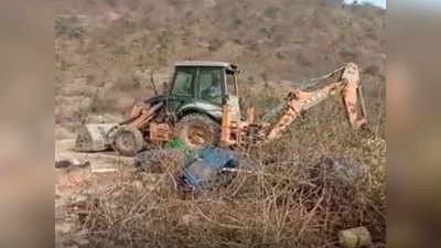 बिहार बॉर्डर पर दर्जनों अवैध शराब भट्टियों को जेसीबी से किया गया ध्वस्त, चतरा पुलिस की बड़ी कार्रवाई