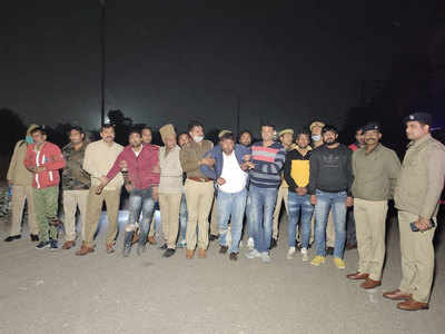 Noida News: पंचायत में हुए डबल मर्डर मामले में पुलिस ने मुठभेड़ में 25 हजार के इनामी समेत तीन आरोपी हुए घायल