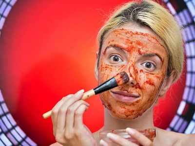 Skin Care Tips गालांवर हवीय नैसर्गिक लाली, त्वचेवर नियमित असा करा टोमॅटोचा वापर