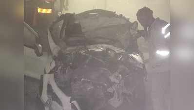 Agra Lucknow Expressway Accident: आगरा-लखनऊ एक्सप्रेस वे पर ट्रक से भिड़ी कार, गाड़ी के उड़े परखच्चे, 6 की मौत