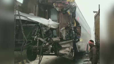 Accident on Yamuna Expressway: कोहरे की वजह से यमुना एक्सप्रेस-वे पर भीषण हादसा, 6 गाड़ियां टकराईं, 12 लोग घायल