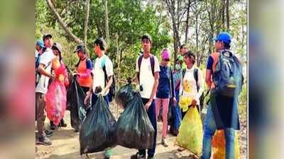 শুশুনিয়া থেকে নামল ৭০ বস্তা প্লাস্টিক, মদের বোতল