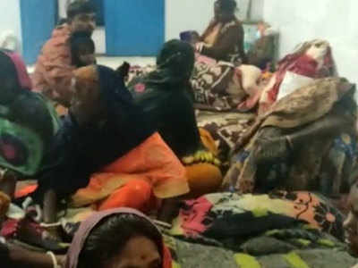 Nawada News: अस्पताल में लापरवाही का हाल देखिए, ऑपरेशन के बाद महिलाओं को नहीं मिले बेड, जमीन पर लेटने को हुई मजबूर