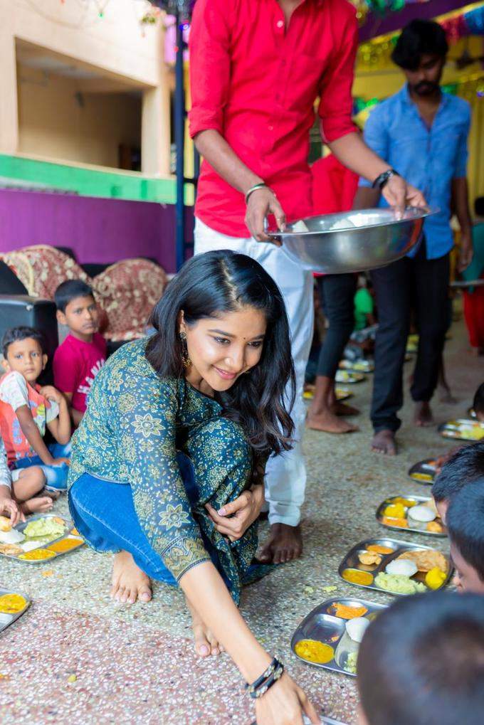 சாக்ஷி அகர்வாலின் காதலர் தின கொண்டாட்ட புகைப்படங்கள்