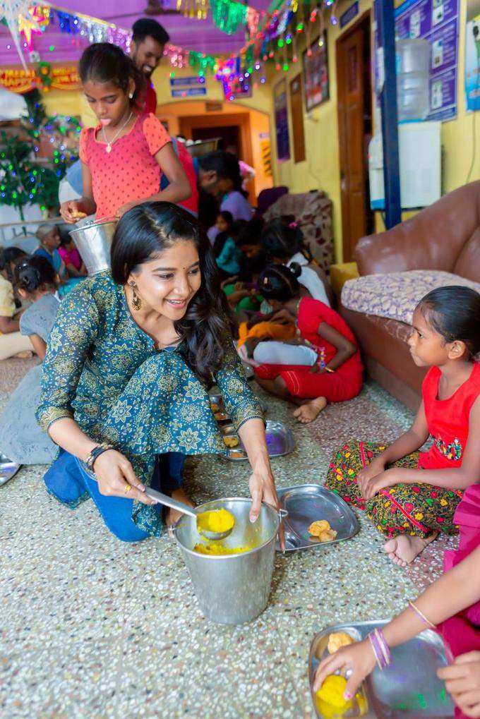 சாக்ஷி அகர்வாலின் காதலர் தின கொண்டாட்ட புகைப்படங்கள்