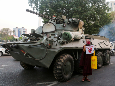 Myanmar Protest: म्‍यांमार में चीन के खिलाफ जनता का जोरदार प्रदर्शन, सेना ने पहली बार तैनात किए टैंक, फायरिंग