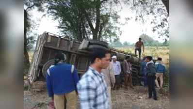 Jalgaon road accident: महाराष्ट्र में भीषण सड़क हादसा, ट्रक पलटने से 15 मजदूरों की मौत