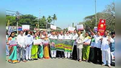 ಕೃಷಿ ಕಾಯ್ದೆ, ನಿರಂತರ ಬೆಲೆ ಏರಿಕೆ ಖಂಡಿಸಿ ಶಿರಾದಲ್ಲಿ ಕಾಂಗ್ರೆಸ್‌ ಪ್ರತಿಭಟನೆ