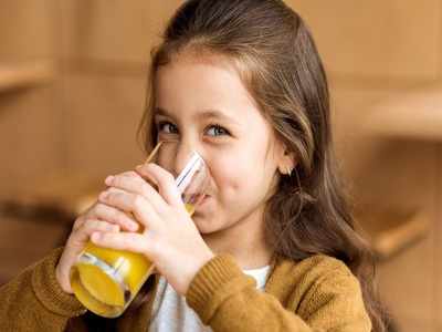 बच्‍चों को Fruit Juice से रखना चाहिए दूर, एक नहीं 4 हैं कारण