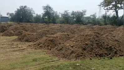 Ayodhya News: कारसेवकों की याद में गर्भगृह से निकली मिट्टी को किया जा रहा सुरक्षित